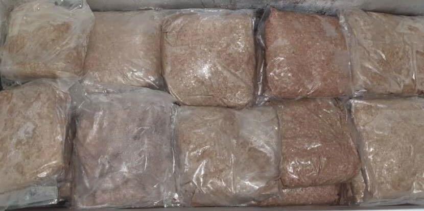 JB Patties (Category: Local Eats) located in Cainta. Submitted by thefoodfactorybyyumiko (Listing ID 236786021, Image 2). Description: Restocking 100kilos best seller "Jolly Patties". Reserved 60 kilos.. Avail 40 kilos na lang po.. Mabilis lang po maubos first come first serve na lang po.. For limited stocks only! ₱185/kilo We "DELIVER": *Inside Vista Verde Executive Village for “FREE”. *Meet-up @ 7/11 Vista Verde, Cainta. *Ship tru “Lalamove” wi