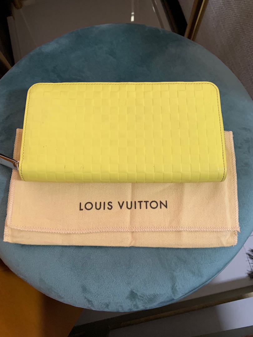 Louis Vuitton Illustration Zippy – Closet Connection Resale