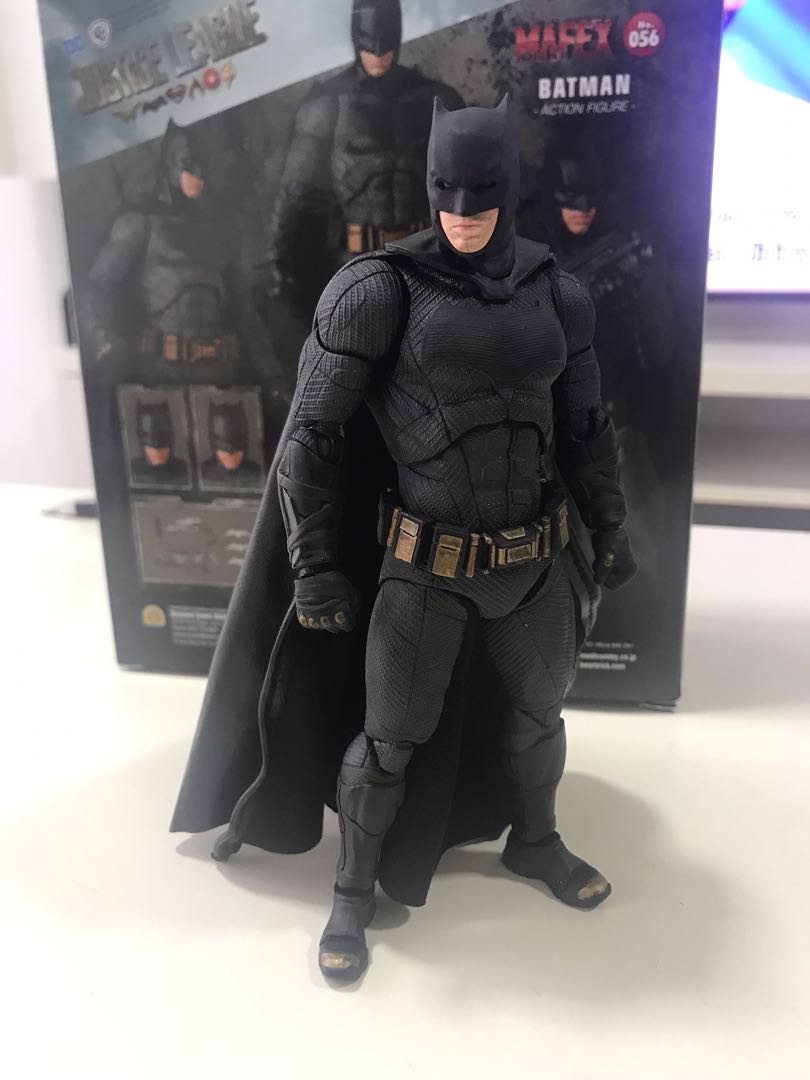 Mafex Batman Justice League with wired cape, Hobbies & Toys, Toys & Games  on Carousell