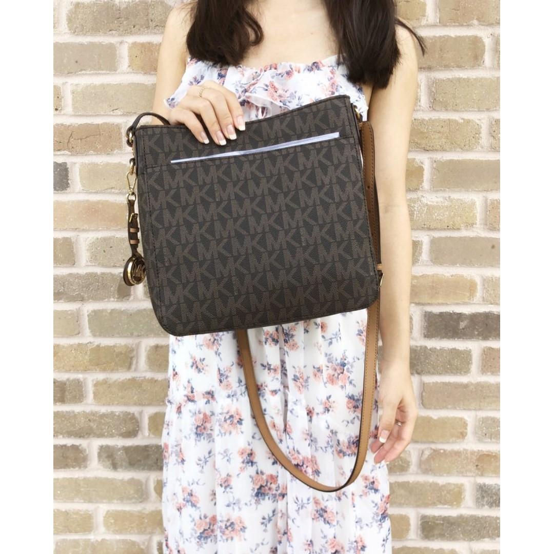 MICHAEL KORS BROWN JET SET TRAVEL LARGE LOGO MESSENGER