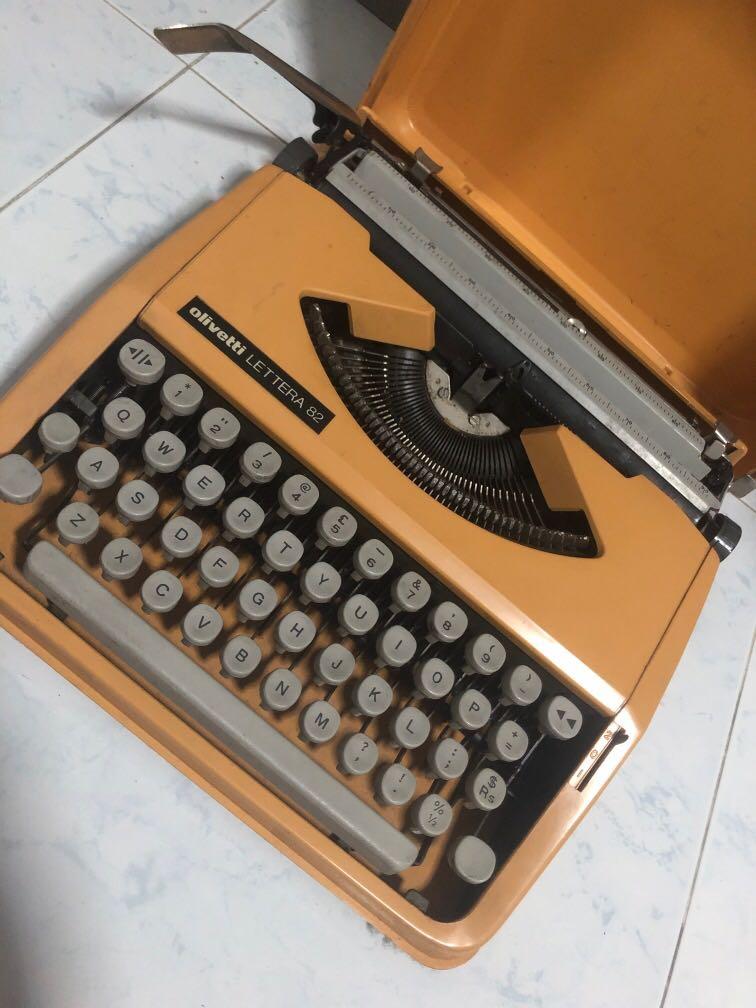 Olivetti Lettera 82 Typewriter Vintage Collectibles Vintage Collectibles On Carousell
