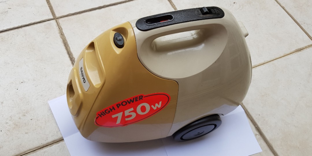 Sanyo 750W Vacuum Cleaner (SC 560), Home Appliances, Cleaning & Laundry ...