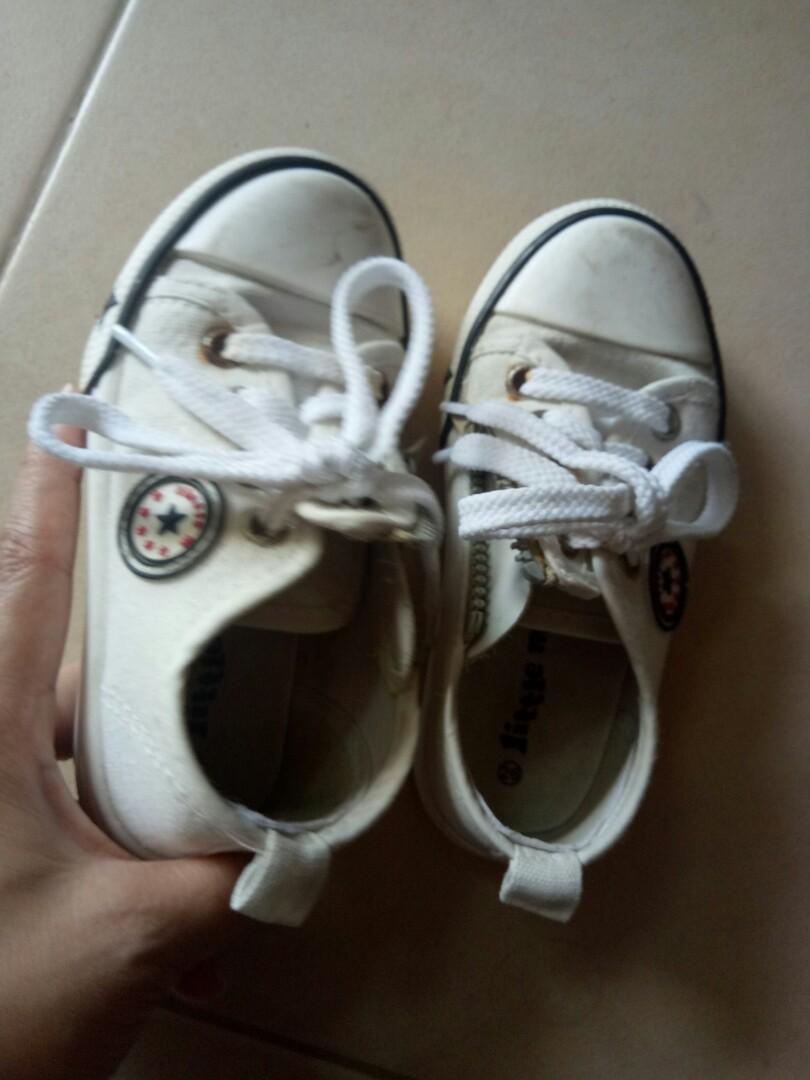 rekomendasi sepatu anak 1 tahun Jadwal imunisasi anak