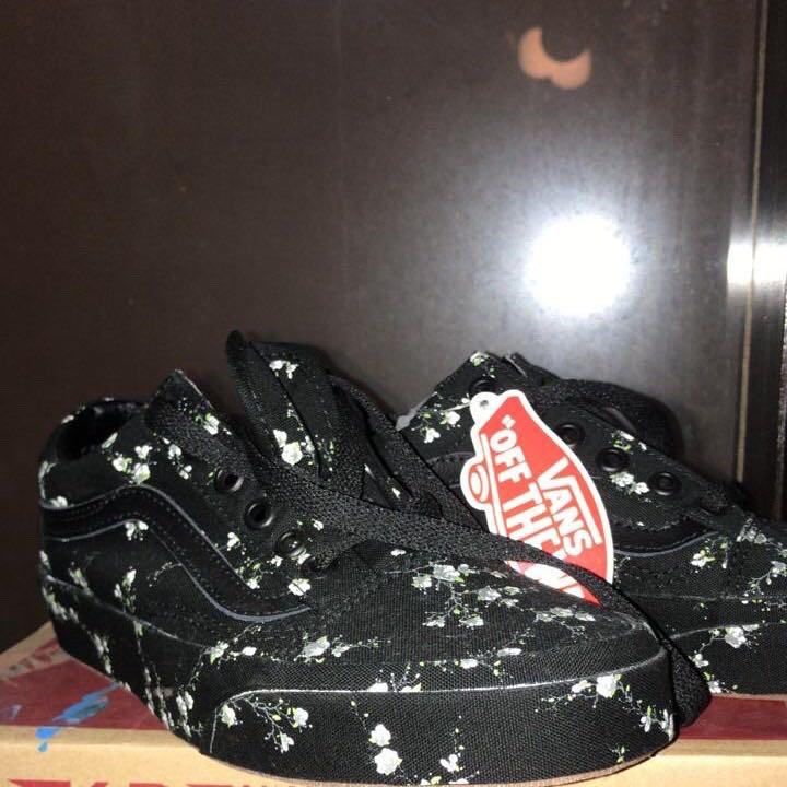 Vans midnight hotsell floral