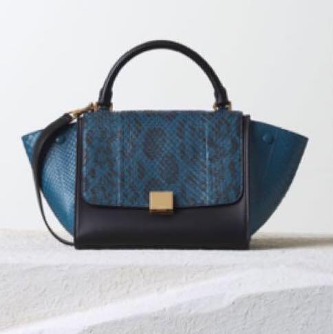 Celine Python Trapeze (Category: Tote Bags) located in Singapore. Submitted by peachmuffin (Listing ID 236824276, Image 1). Description: A gorgeous python piece from Céline’s discontinued Trapeze line, this top handle bag is a stylish addition to any bag collection. The trapezoidal shape, the classic design and the buttery leather make the Céline Trapeze Bag a true "New Classic.” A brainchild of Phoebe Philo, former Creative director at Céline, t