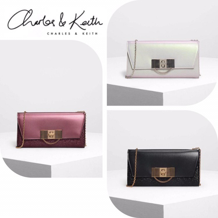 chain detail turn lock bag