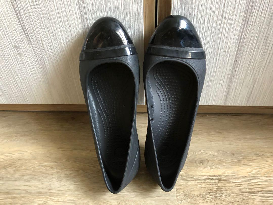 Crocs Flats - Size W5, Women's Fashion 