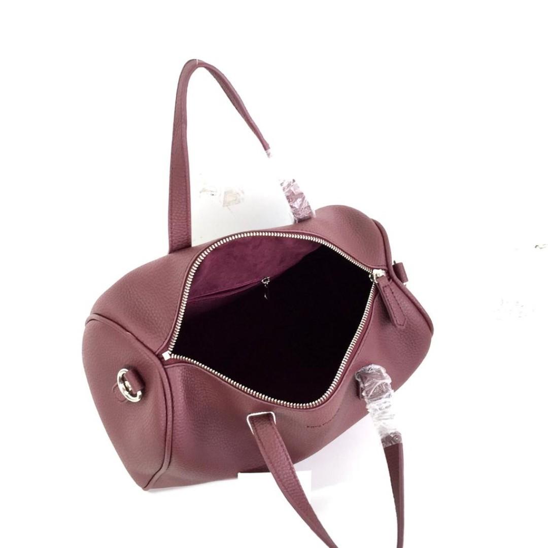 Find kapoor top boston bag