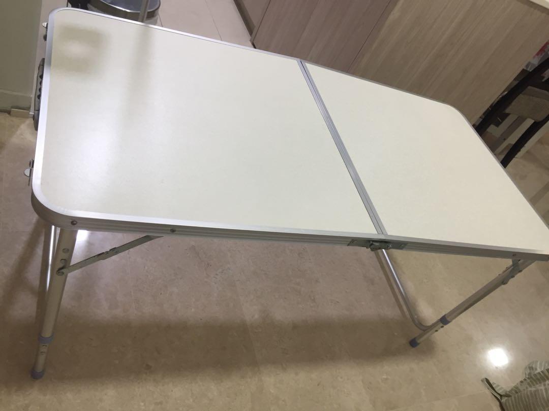 Foldable table (Category: Tables & Sets) located in Singapore. Submitted by mummyking (Listing ID 236936570, Image 1). Description: 120x60x55cm Low foldable table.