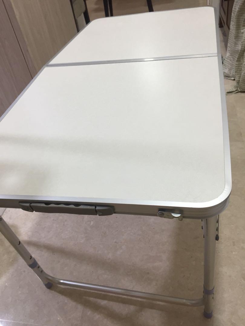Foldable table (Category: Tables & Sets) located in Singapore. Submitted by mummyking (Listing ID 236936570, Image 2). Description: 120x60x55cm Low foldable table.