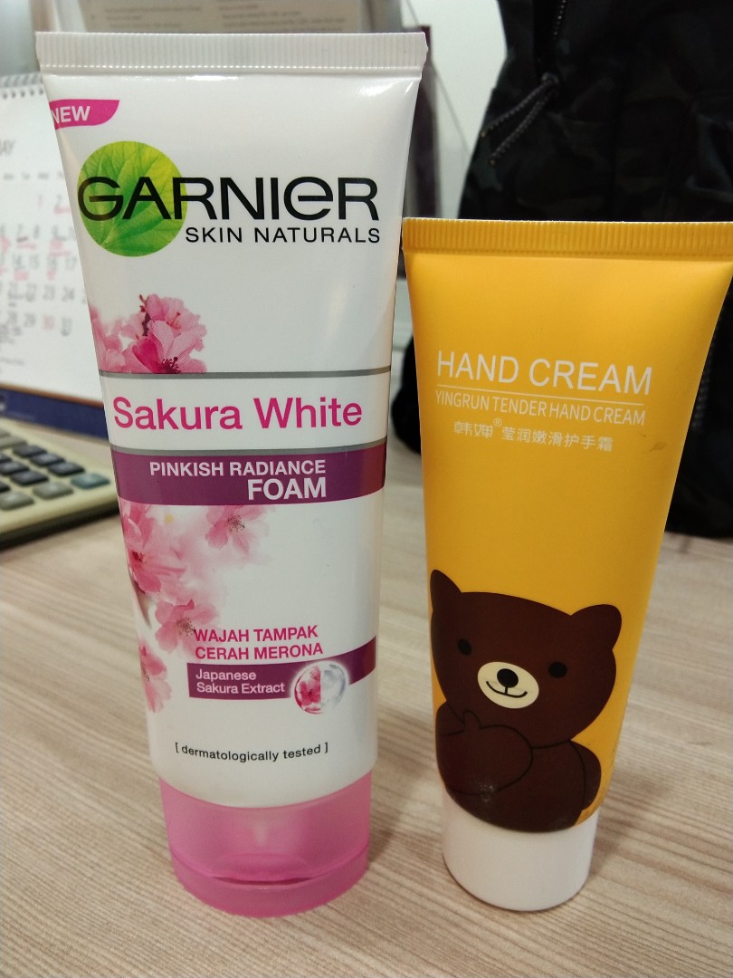 Garnier Sakura White Pinkish Radiance Facial Foam Cleanser