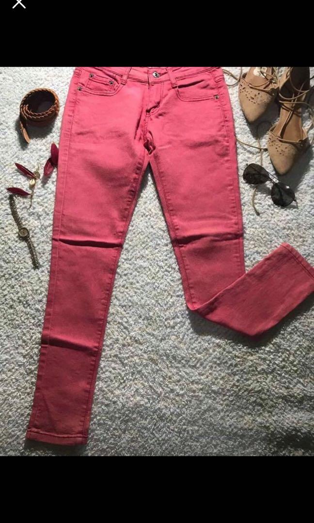 red levis pants