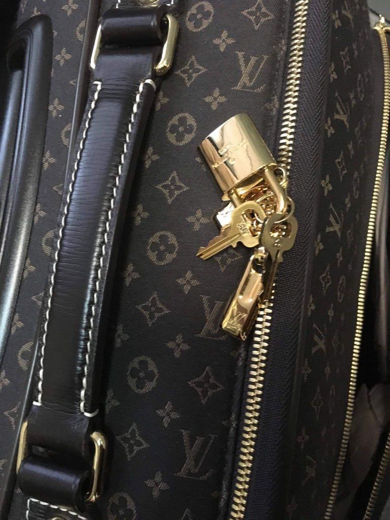 Lv luggage (Category: Luxury Bags & Wallets) located in Manila. Submitted by ilvoelv (Listing ID 236865048, Image 3). Description: Authentic lv luggage .
