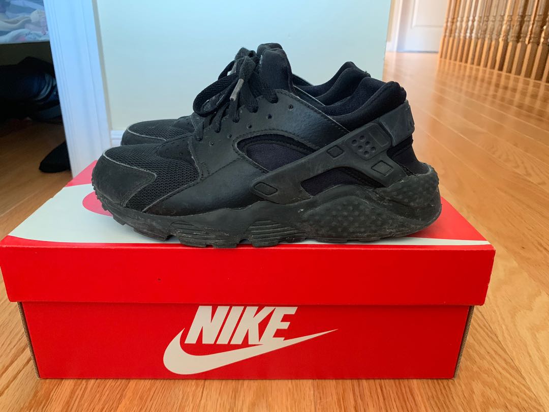 Black huaraches in clearance box