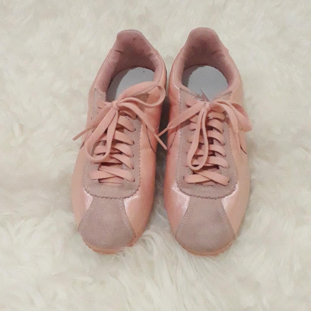 peach nike cortez