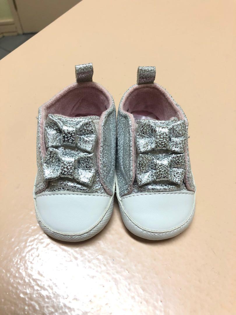 Primark Silver Crib Shoes (Category: Motorbikes) located in Pasig City. Submitted by snjtan (Listing ID 236858440, Image 1). Description: Primark Silver Crib Shoes for Baby Girl Excellent used condition Size 6-9months RFS: decluttering, outgrown MOP: Metrobank, Unionbank or GCash .