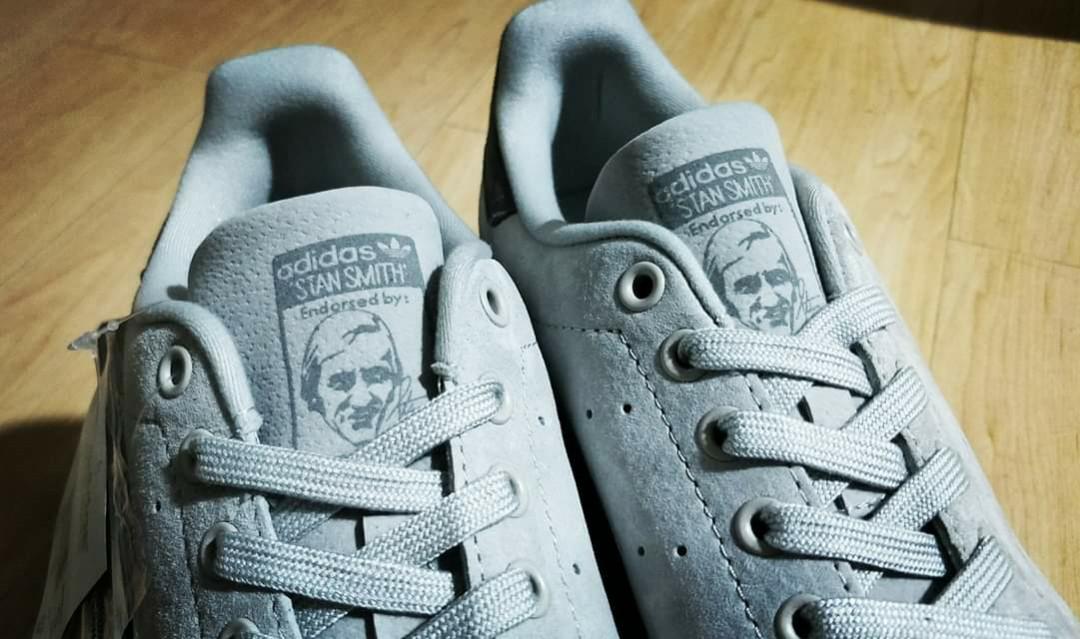 Stan smith cheap reigning champ price
