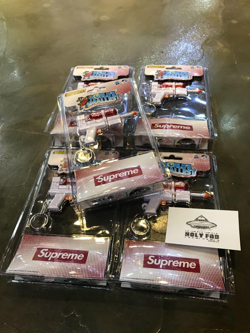 Supreme®/Super Soaker 50 Water Blaster™ Keychain, 名牌, 飾物