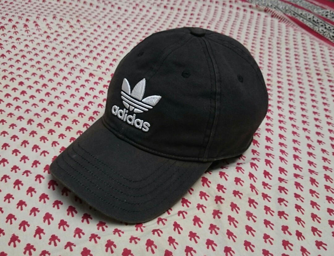 topi adidas trefoil