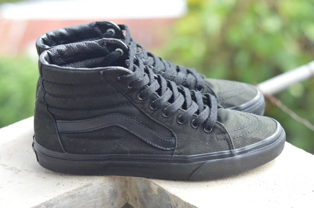 Triple black hotsell vans high top
