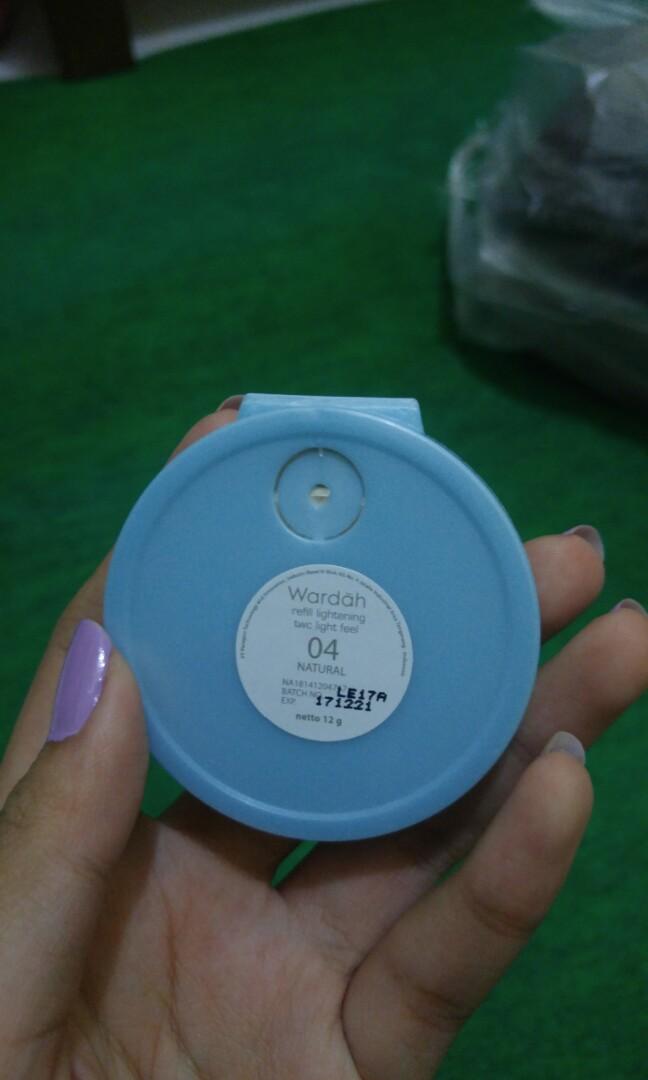 Wardah Lightening Two Way Cake Shade 04 Natural Refill Kesehatan Kecantikan Rias Wajah Di Carousell