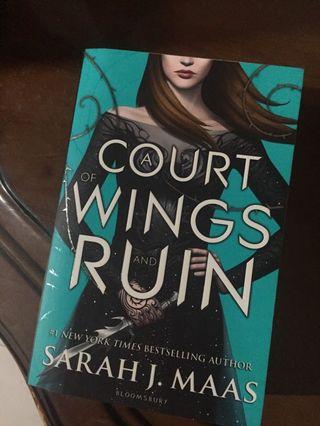Novel A Court of Wings and Ruin Bahasa Inggris