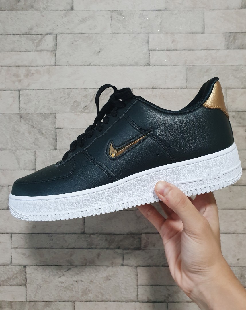 nike air force 1 07 lv8 white black metallic gold