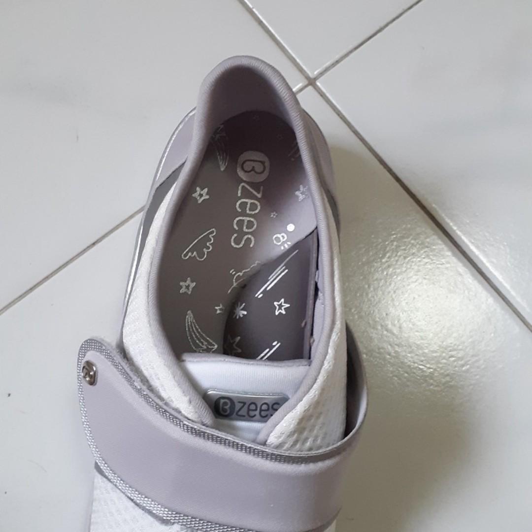 Bzees roxy sneakers top
