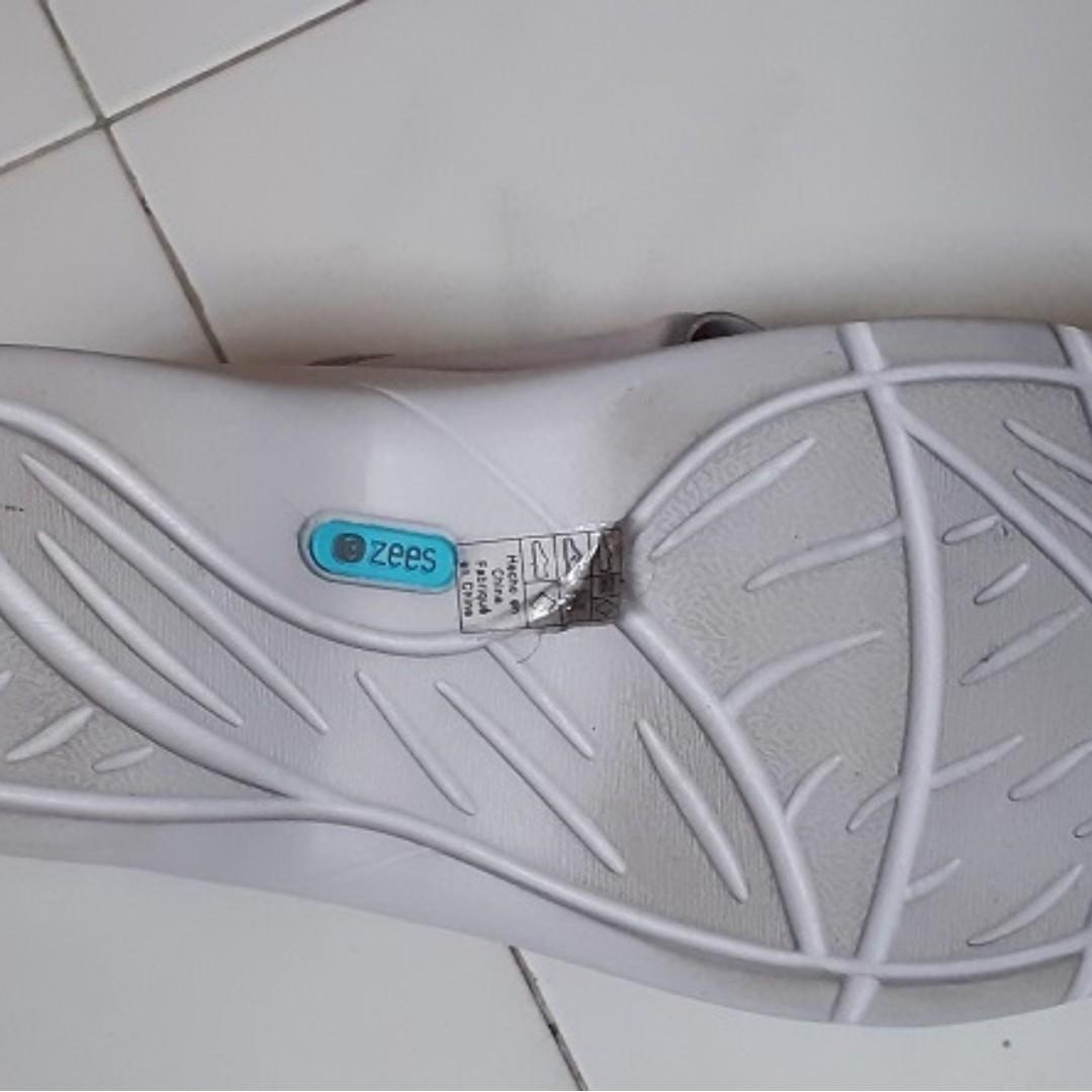 Bzees shop roxy sneakers