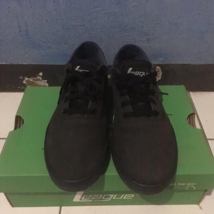 Casual League J Crew Bts Joinjuli Fesyen Pria Sepatu Sneakers Di Carousell