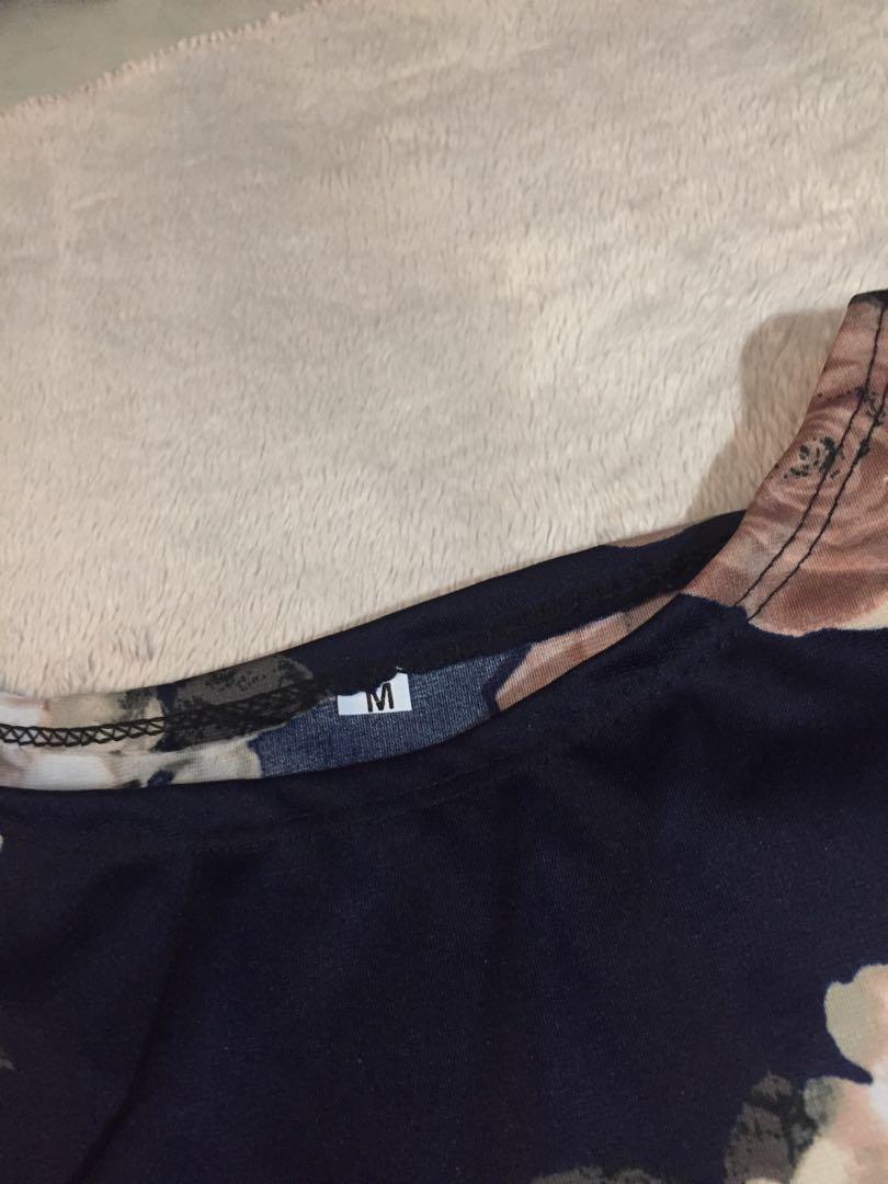 Floral Blouse (Category: Blouses) located in Pasig City. Submitted by shophefty (Listing ID 237027981, Image 2). Description: Floral Blouse Used twice. In very good condition. #winsunniesface.