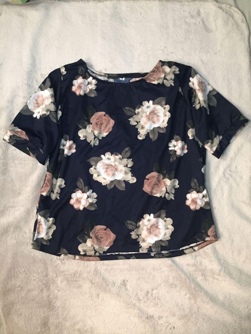 Floral Blouse (Category: Blouses) located in Pasig City. Submitted by shophefty (Listing ID 237027981, Image 1). Description: Floral Blouse Used twice. In very good condition. #winsunniesface.