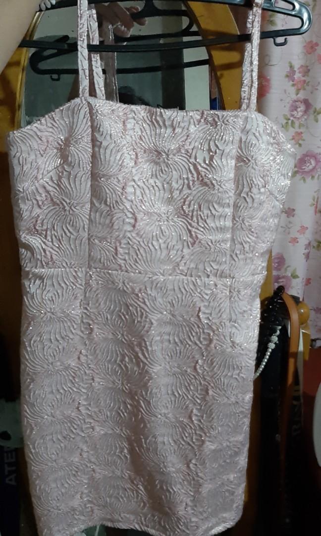 H&M Prelove dress (Category: Dresses) located in Manila. Submitted by iamkrish (Listing ID 237127706, Image 1). Description: Use once.