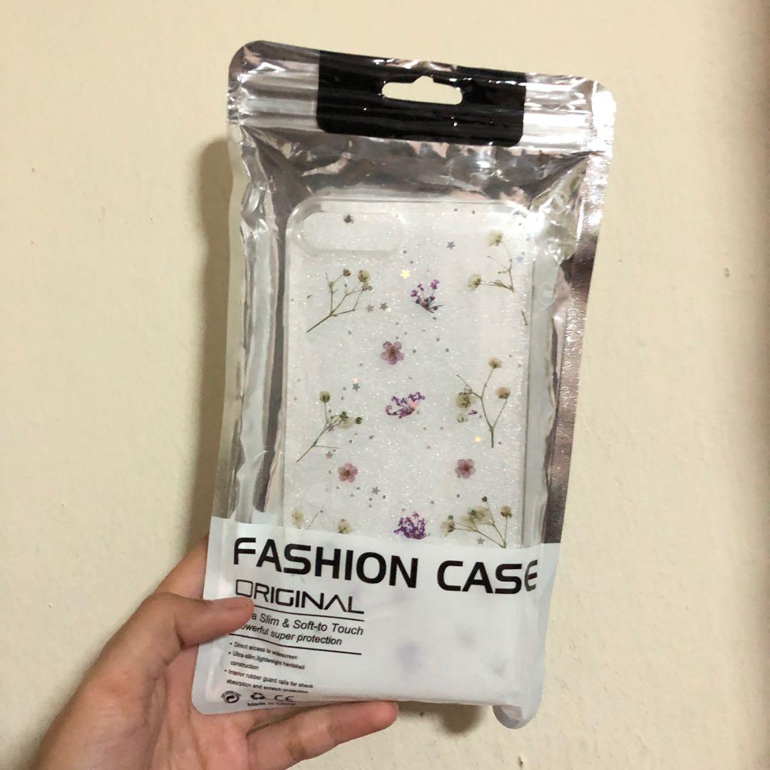 Iphone case (Category: Cases & Sleeves) located in Singapore. Submitted by hotcurry (Listing ID 237129265, Image 2). Description: ❤️ Real flowers ❤️ Iphone 8 plus ❤️ Very cute and pretty ❤️ Bought it for $15 ❤️ Can opt for meet up/ mail.