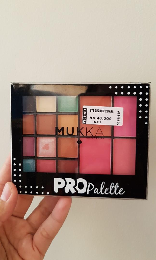 Mukka Pro Palette Eyeshadow dan Blusher Blush On Warna Warni Cantik