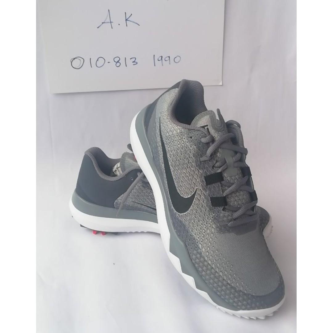 Tiger woods best sale 15 golf shoes