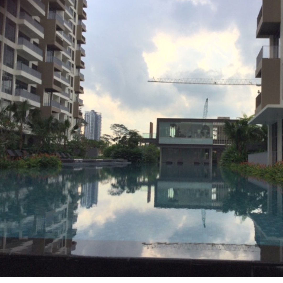 3 Bedroom + 1 Utility Room The Skywoods dairy farm Near Hillview MRT