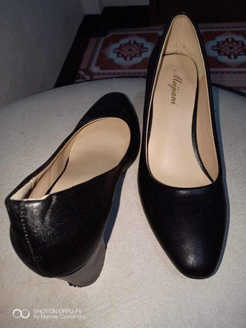 Black shoes shop 2 inch heels