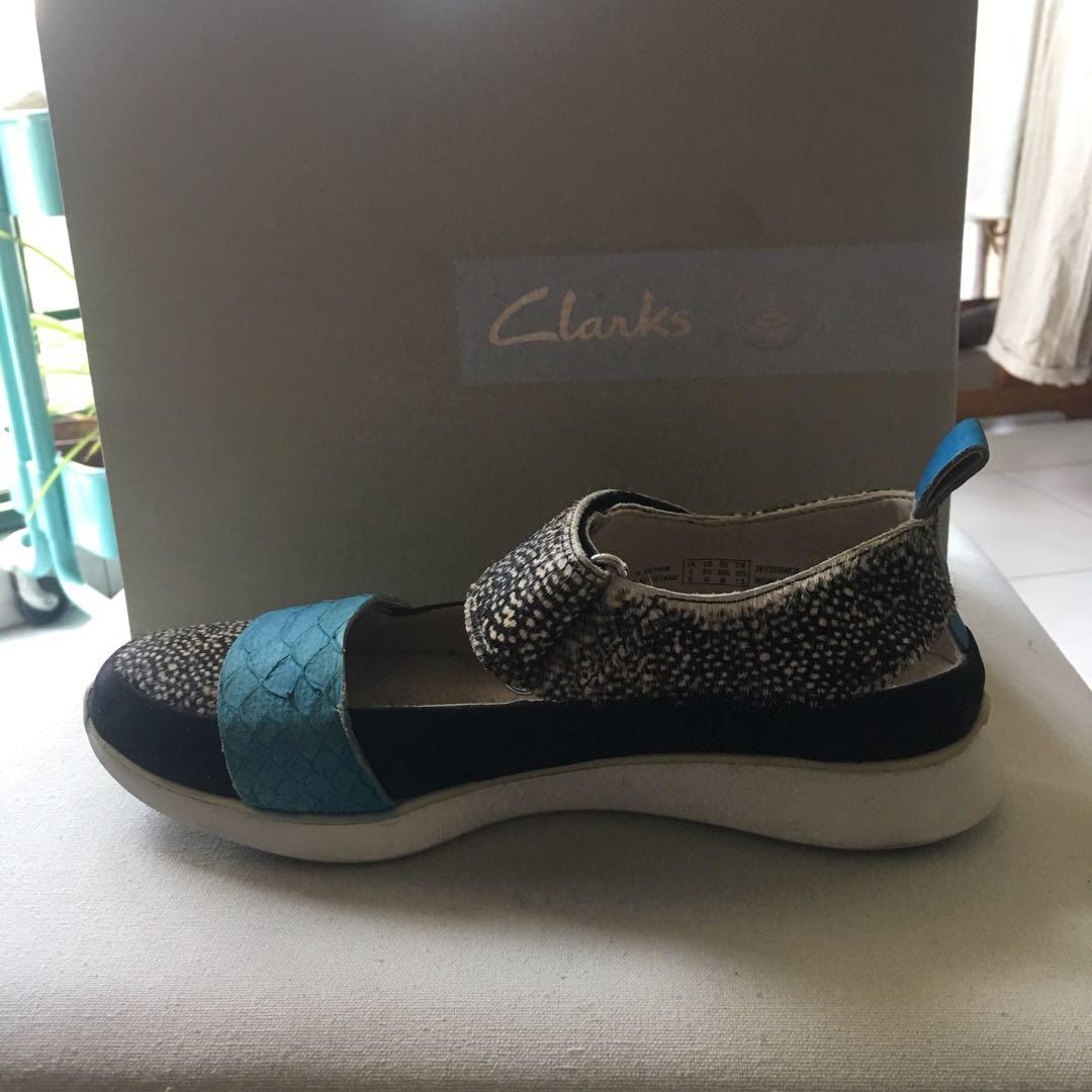 CLARKS Women s Shoes Women s Fashion Footwear Sandals on Carousell