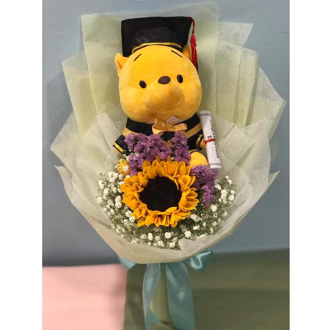 Graduation Fresh Flower Bouquet – Winnie the Pooh, Hobbies & Toys ...