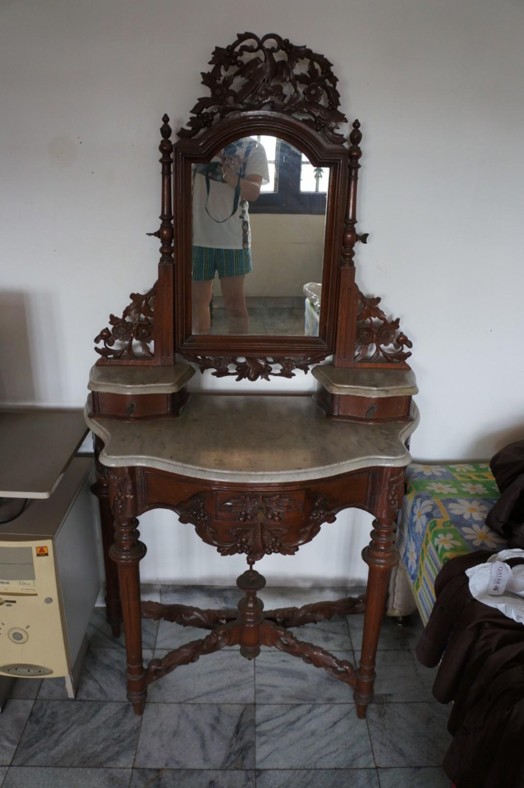 meja rias antik
