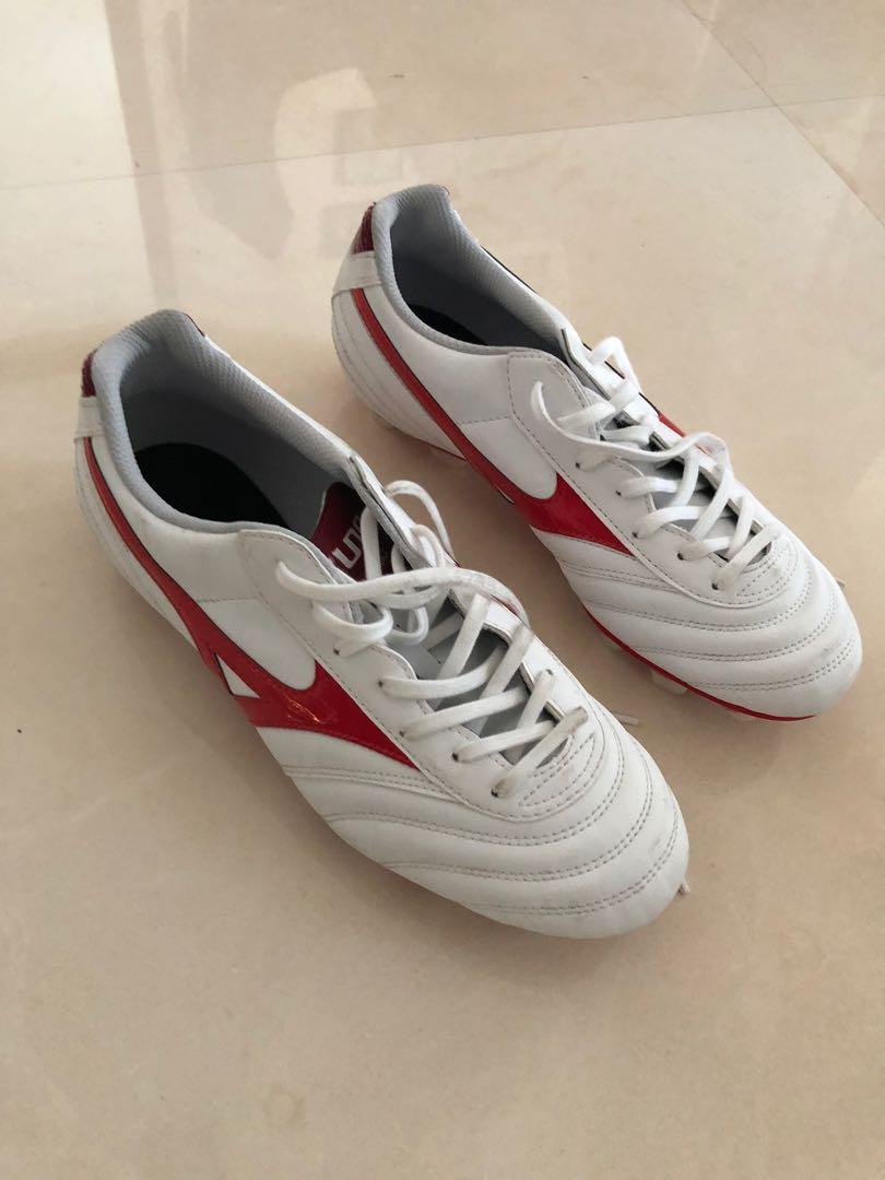 mizuno soccer shoe