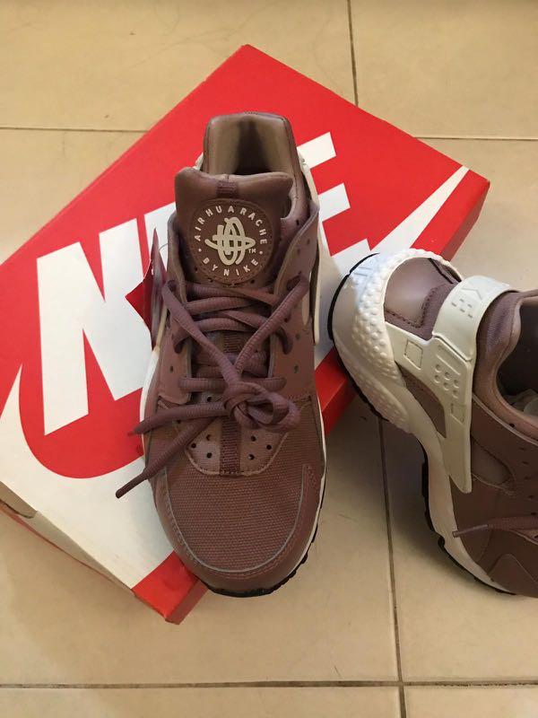 Nike Air Huarache Run Smokey Mauve 