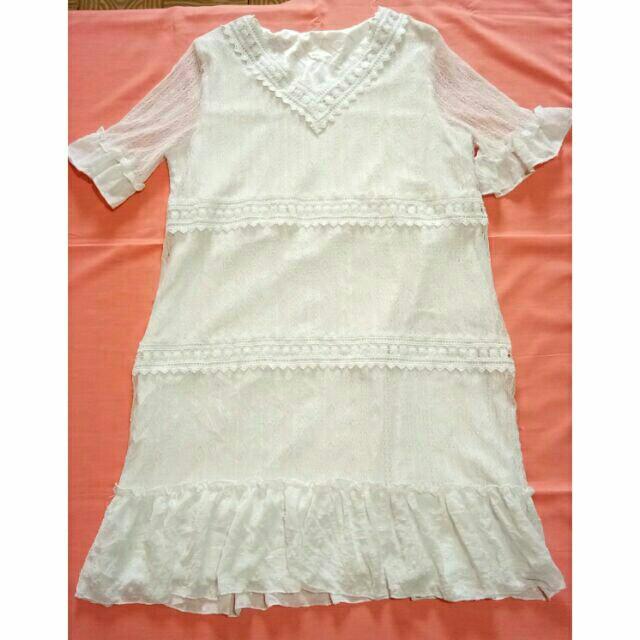 white lace gypsy dress