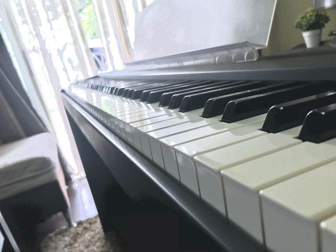 Yamaha Digital Piano P85 complete with LP5A threefootpedal and stool