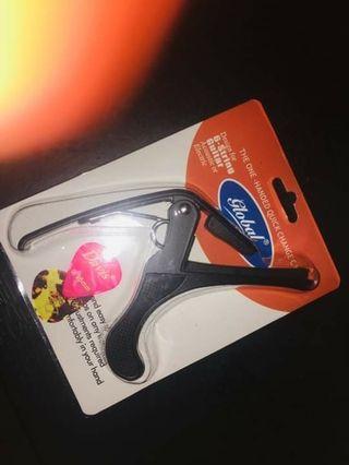 Guitar Capo (Global) with free pick