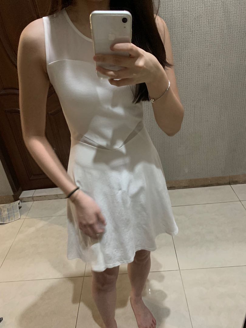 dress putih simple