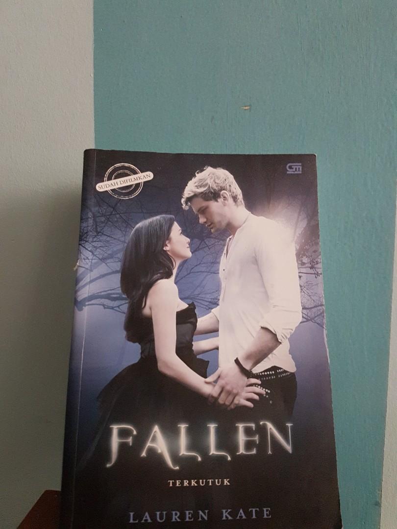 Fallen Lauren Kate Buku Alat Tulis Buku Di Carousell
