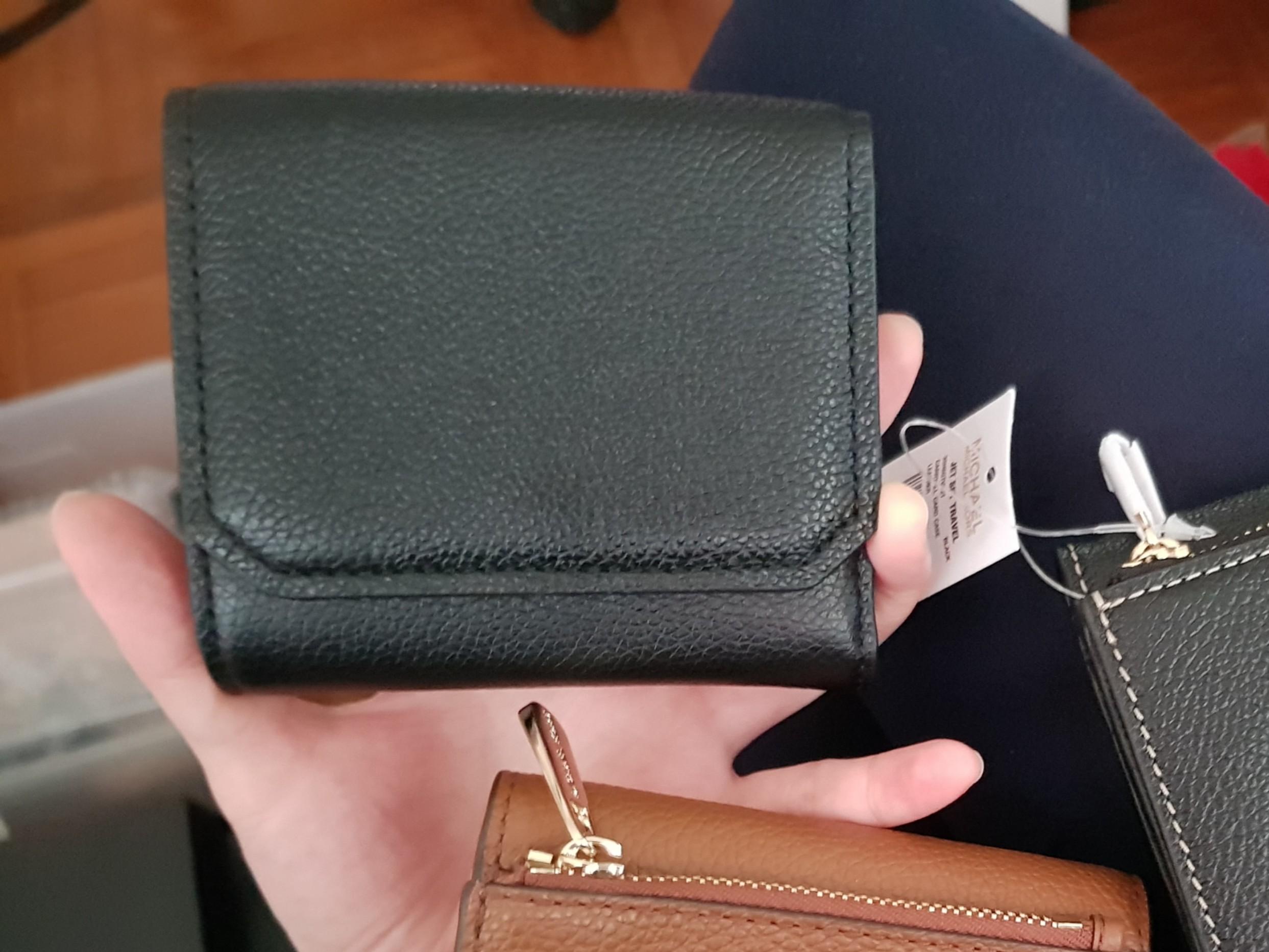 GSS SPECIAL TREAT Michael Kors Hayes Trifold Coin Case Wallet Women s Fashion Bags Wallets Purses Pouches on Carousell
