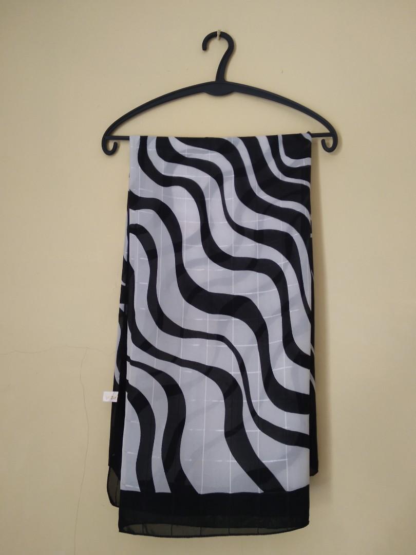 Kerudung Segiempat Motif Zebra Fesyen Wanita Muslim Fashion Syal Di Carousell
